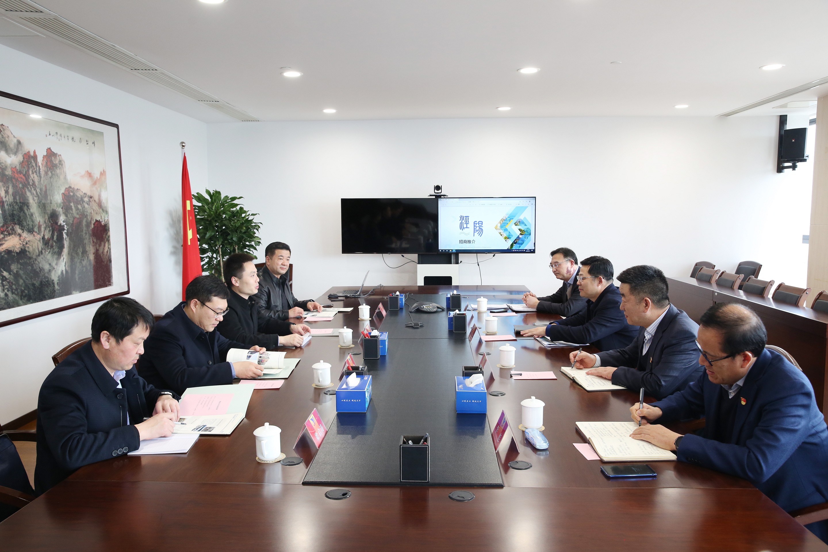 张乃文会见泾阳县委副书记、、、代县长郝瑞耀2_眸目压缩.jpg