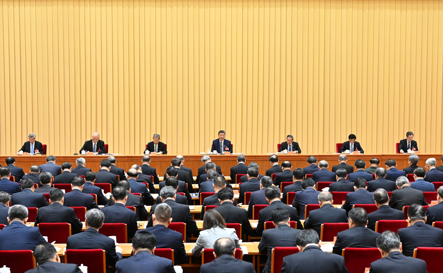 　　12月10日至11日，，，中央经济工作会议在北京进行。。中共中央总书记、、国度主席、、中央军委主席习近平出席会议并颁发重要讲话。。李强、、赵乐际、、王沪宁、、蔡奇、、丁薛祥、、李希出席会议。。